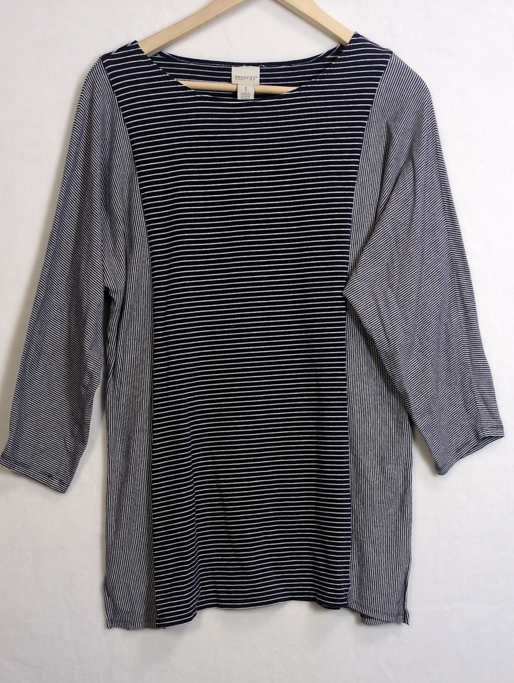 Zenergy by Chico's Blue White Striped Top Size 1 US Medium 8/10 3/4 Sleeve